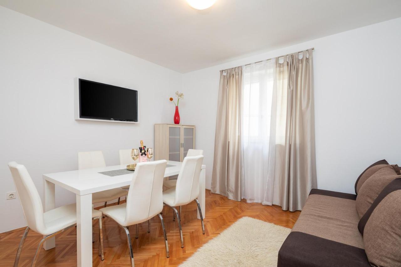 Seaside Apartment Blue Dugi Rat Ngoại thất bức ảnh